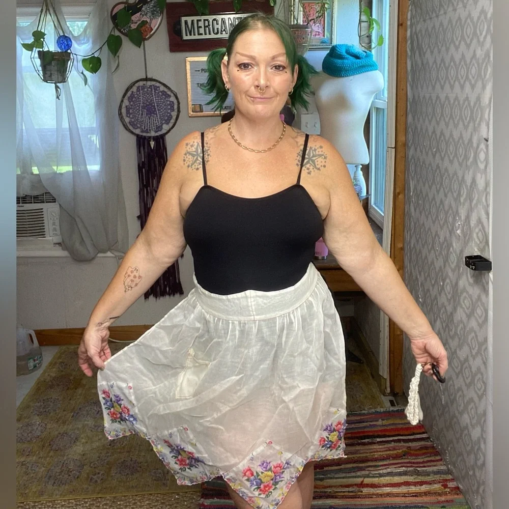 Vintage White Sheer Floral Cooking Kitchen Waist Apron with Pocket